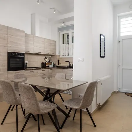 Vera Apartment